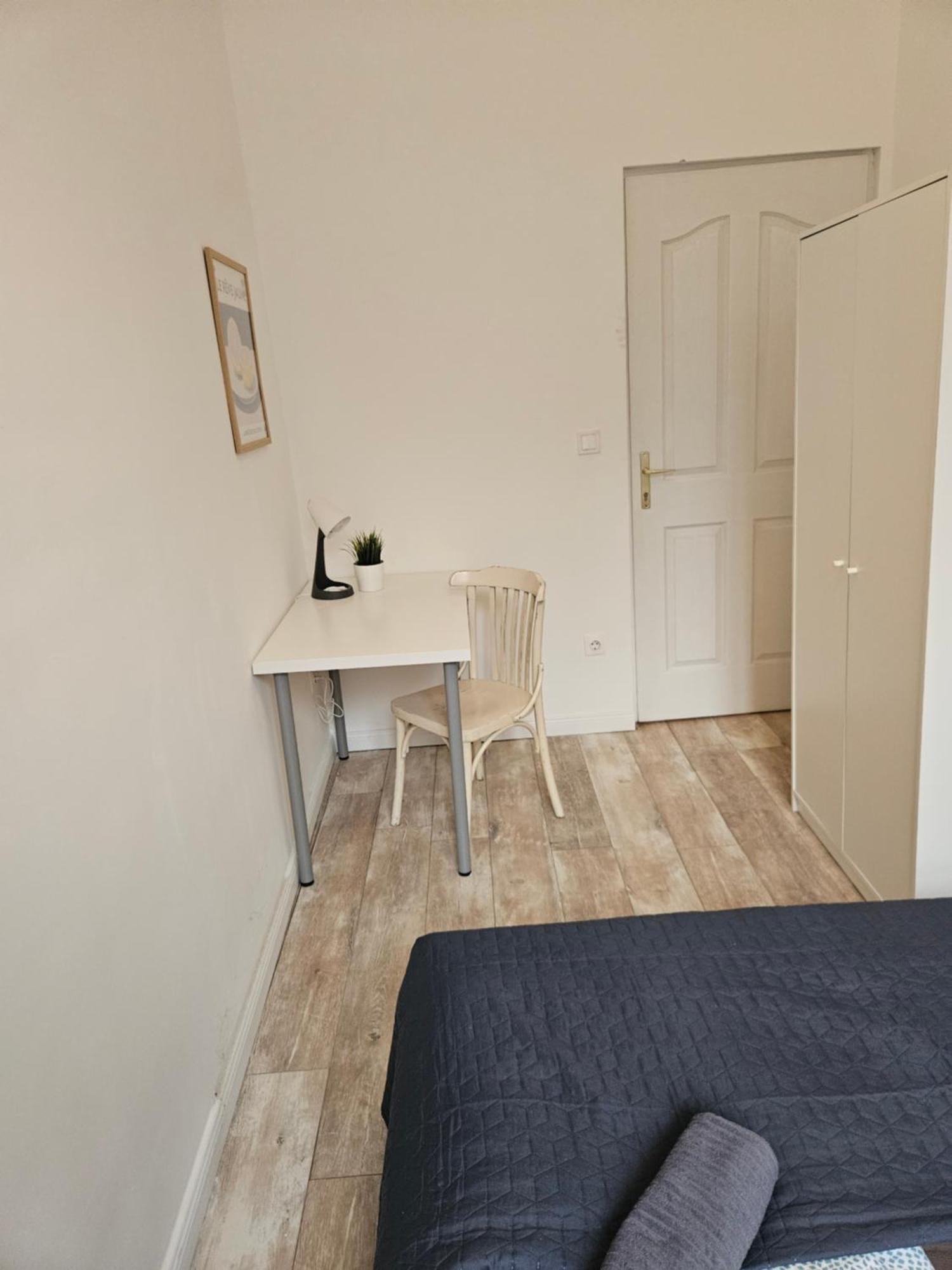 Hostal Near To Bohem Center