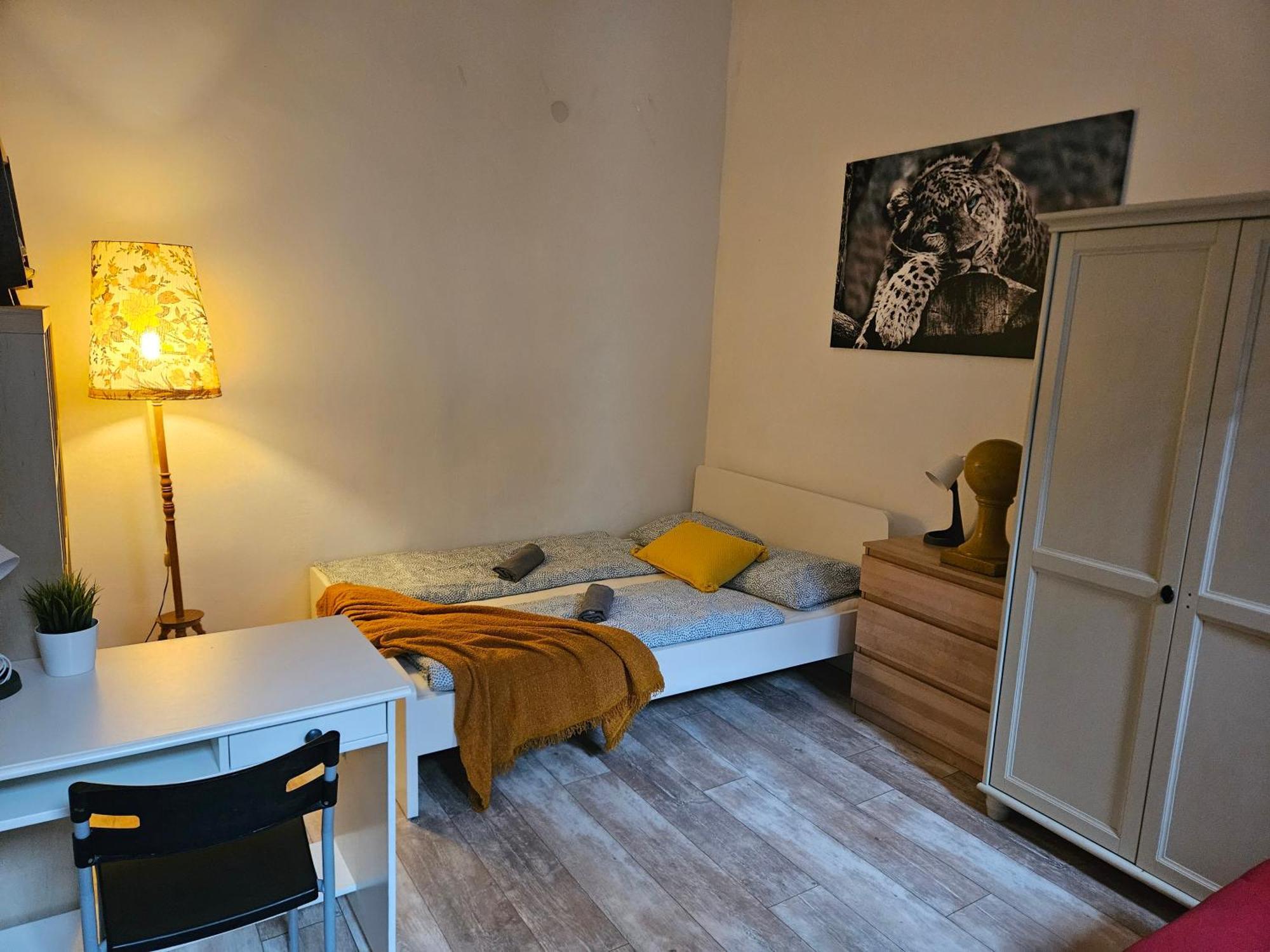 Hostal Near To Bohem Center
